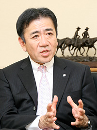 井阪隆一氏
